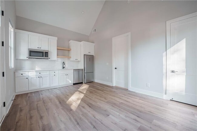 Building Photo - 606 Glenwood Pl SE