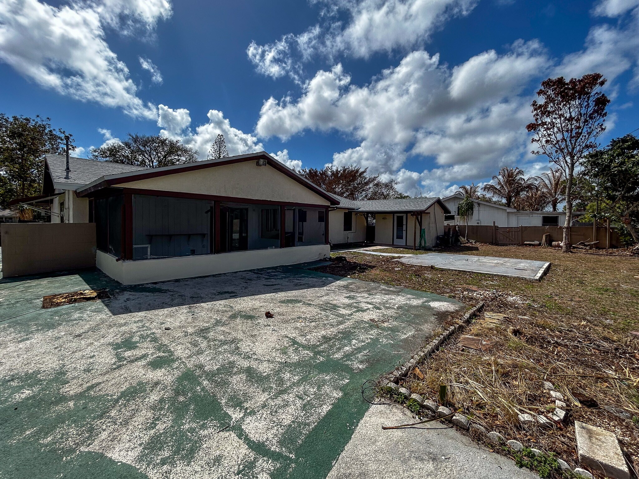 Building Photo - 325 NW Rebecca Ave