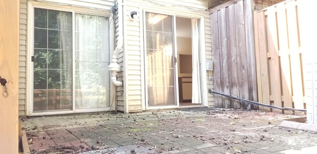 Building Photo - Convenient and Affordable N.Bethesda Condo