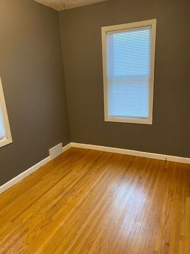 Building Photo - 3 Bedrooms, 2 Bathrooms Single Family Home in Brainerd, MN w/detached garage