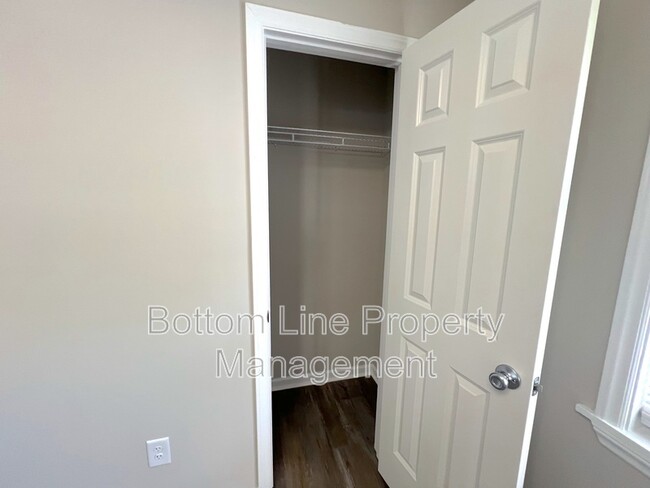 Building Photo - 801 Ridgedale Ct