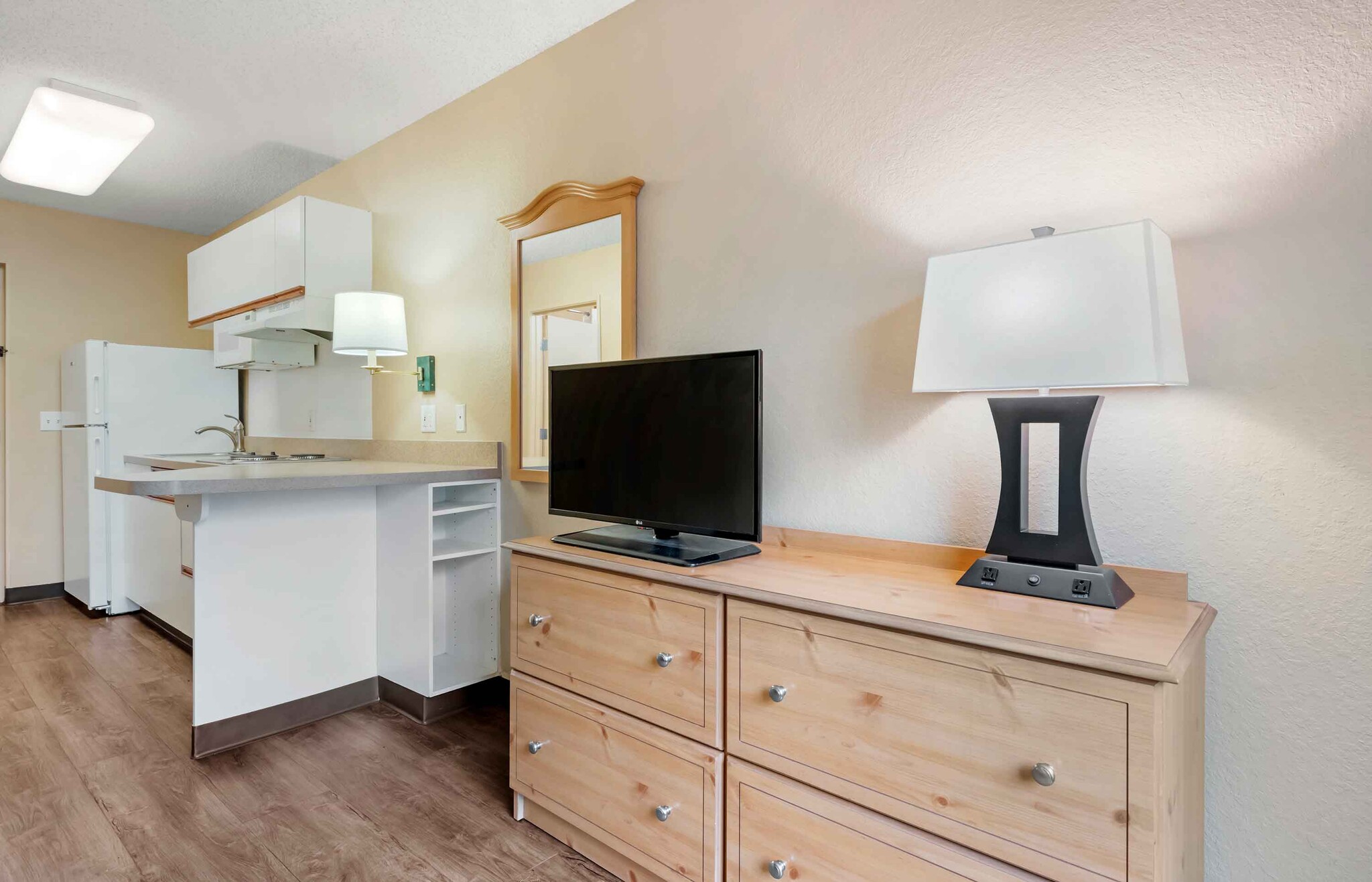 Building Photo - Furnished Studio-Orlando - Southpark - Equ...