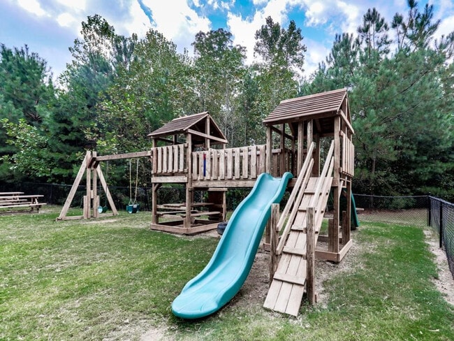 Building Photo - 327 Hidden Creek Ln