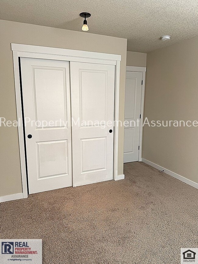 Building Photo - 410 SW Basilone Terrace