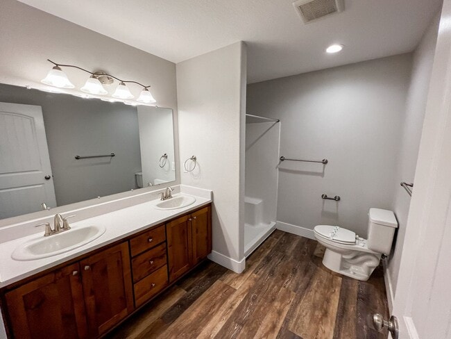 Building Photo - BIGFIR1069-1071