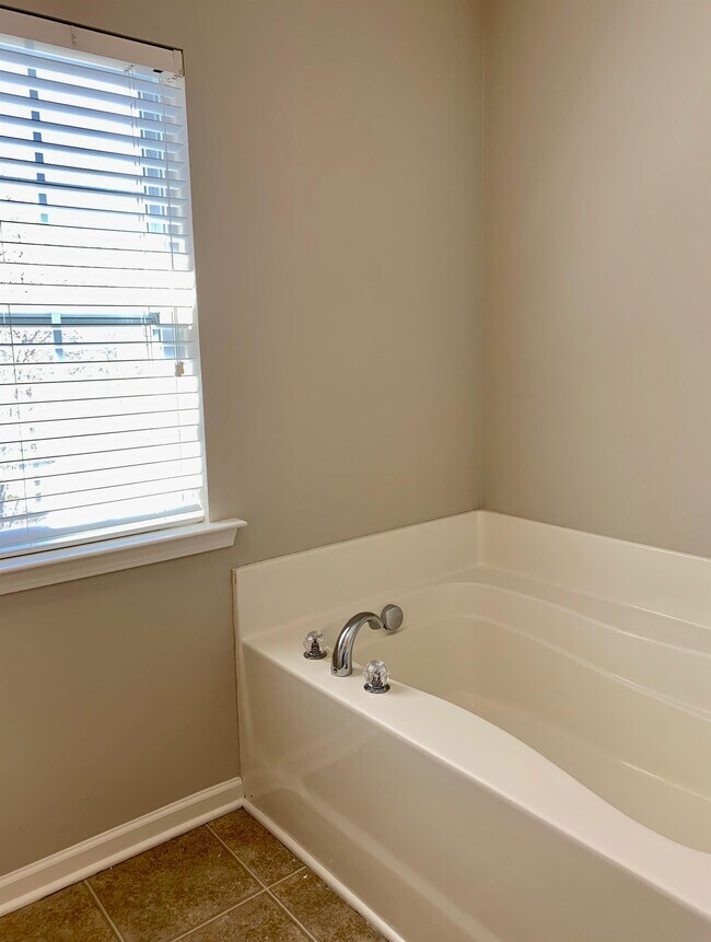 Building Photo - 946 Old Forester Ln