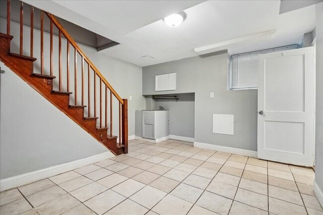 Building Photo - 3914 Erdman Ave