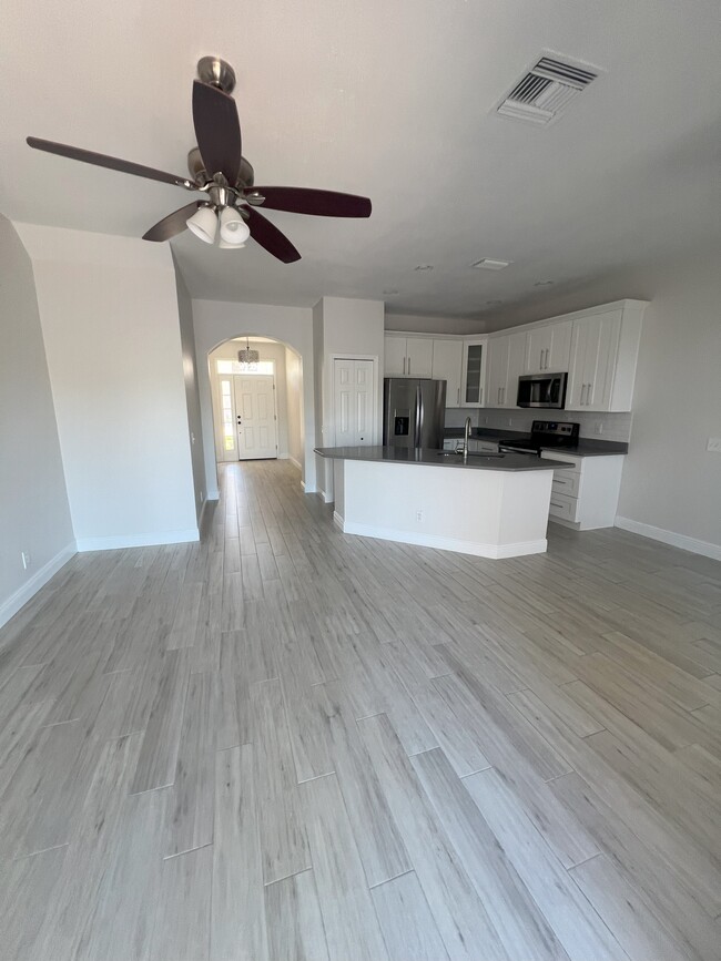 Building Photo - 563 Shoreham Ct NE