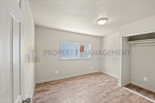 Building Photo - Updated 3-Bed, 2-Bath Bungalow on Spacious...