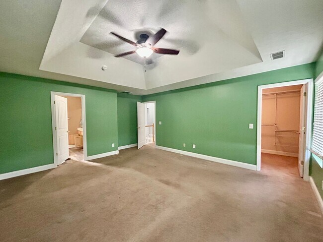 Building Photo - Large 4 Bed, 2.5 bath in Lexington!