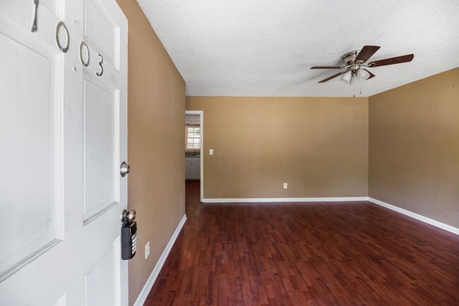 Building Photo - 3 Bed 2 Bath Cozy Home in Summerville