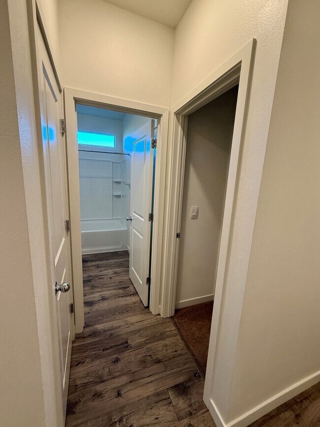 Building Photo - Beautiful 3 bedroom 2 bath w/Pool available in Orland!