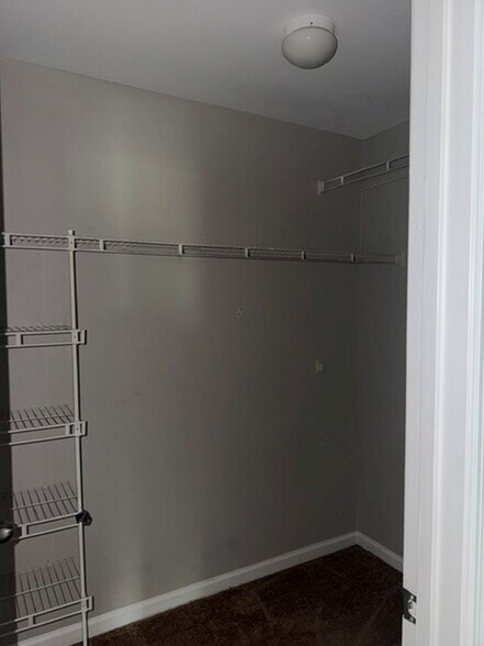 Walkin Closet - 700 Daniel Ellis Dr