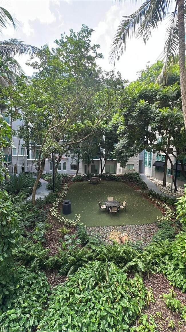 Building Photo - 6001 SW 70th St