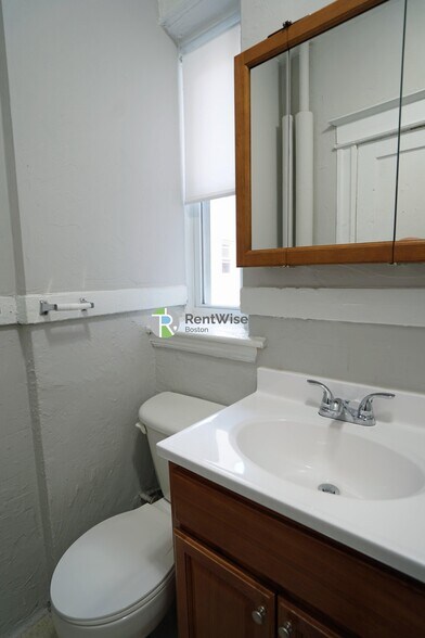 Building Photo - 64 Woodstock Ave