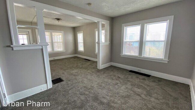 Building Photo - 3 br, 1 bath House - 555 Oakdale SE