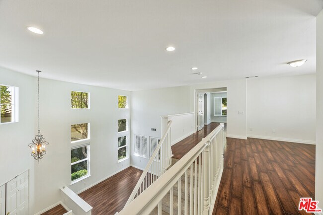 Building Photo - 2909 Venezia Ln