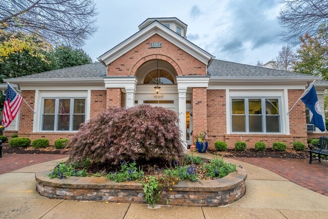 Building Photo - Charming And Well-Maintained 1 Bedr 1 Bath...