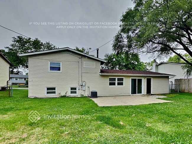 Building Photo - 6899 Meadowbrook Ln
