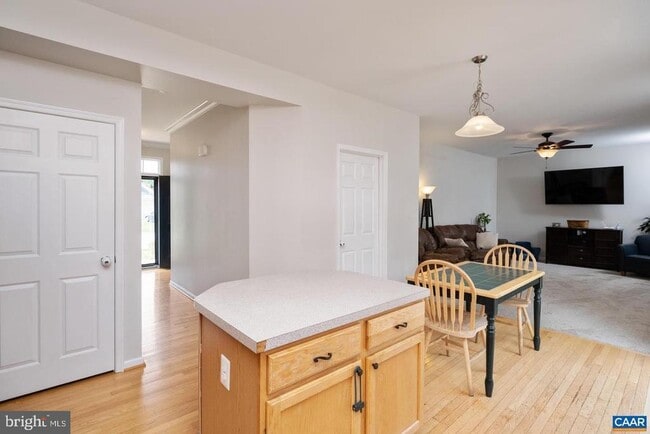 Building Photo - 662 Holly Hill Dr