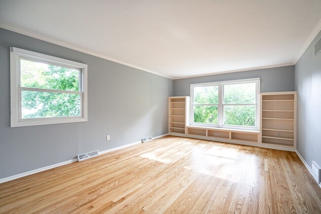Building Photo - LIVE ON LAKE MICHIGAN IN THIS SPACIOUS CONDO!