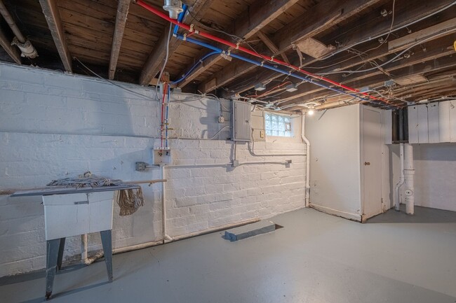 Building Photo - Single Family Home