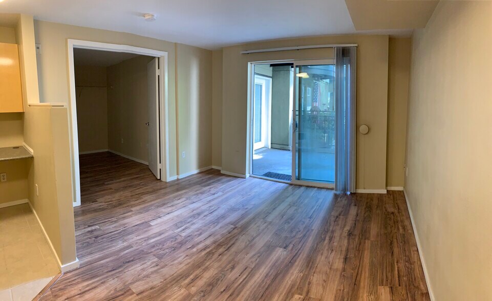 Building Photo - 425 Vine St