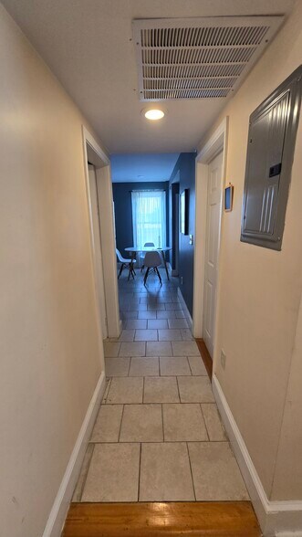 Building Photo - 21 Rossmore St