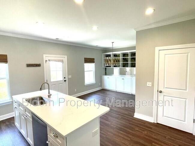 Building Photo - 1711 Sparkleberry Ln
