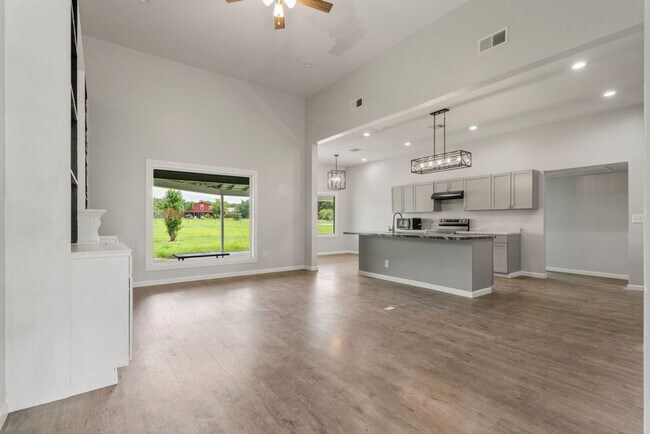 Building Photo - Modern Comfort on 1 Acre in Coweta – Available Now!