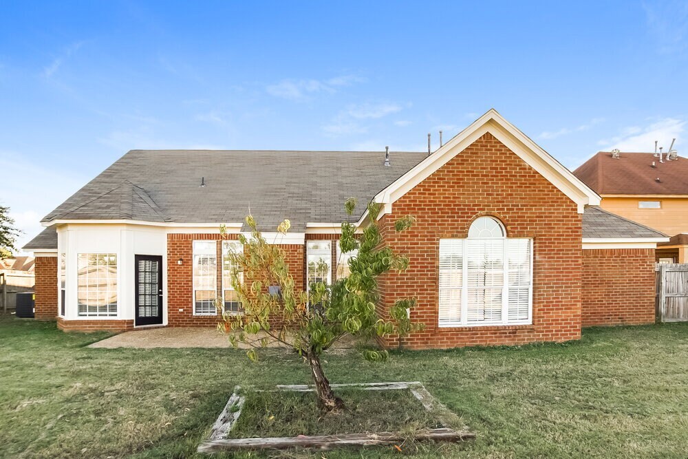 Building Photo - 4599 Meadow Cliff Dr