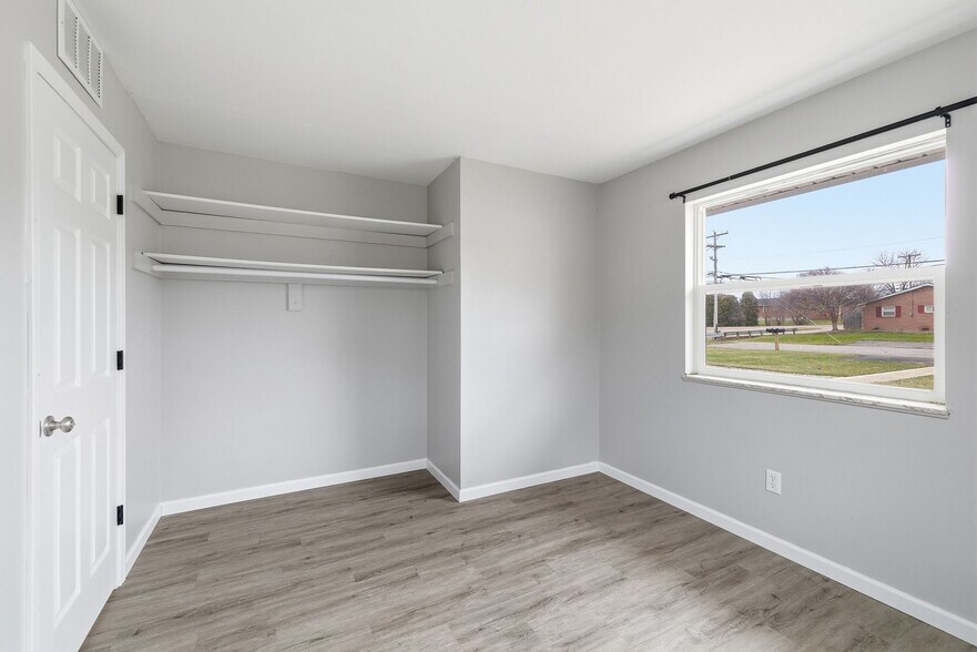 Building Photo - 84 Lasalle St