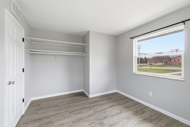 Building Photo - 84 Lasalle St