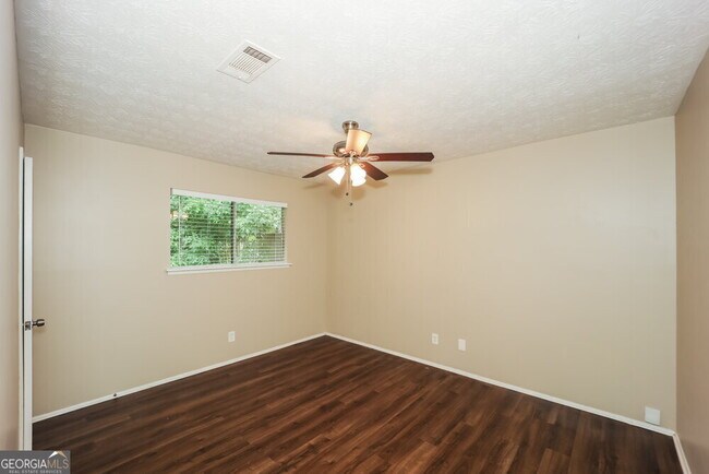 Building Photo - 6133 Fieldcrest Dr