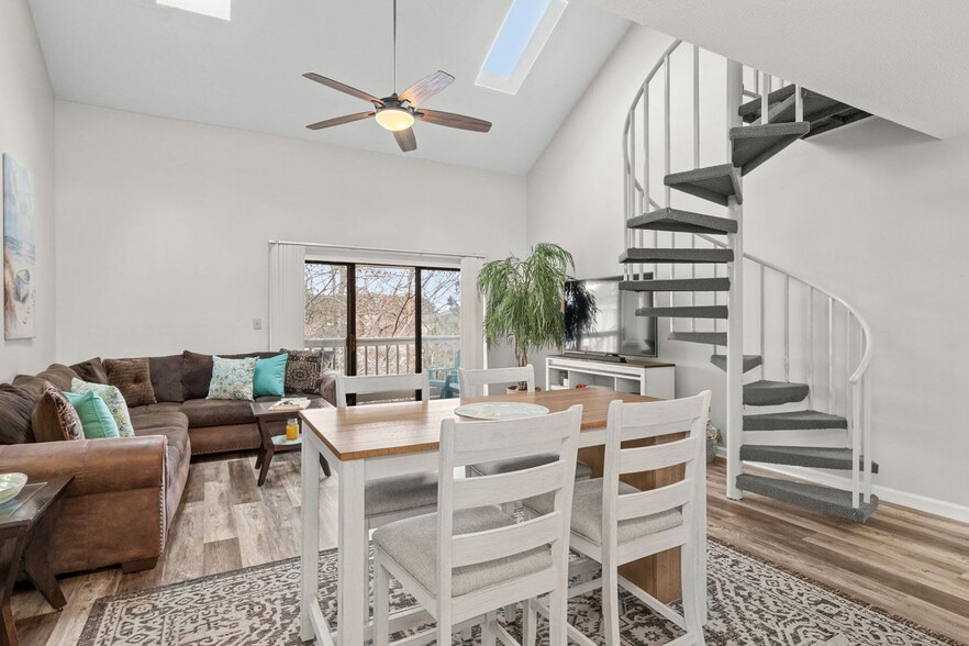 Building Photo - 1920 Bent Grass Dr