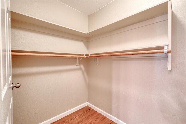 Building Photo - 2700 Catalina Dr