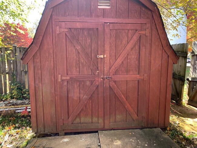 Building Photo - 5625 Saint Charles Dr