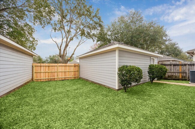 Building Photo - 10727 Cobblecreek Way