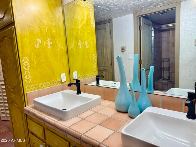 Building Photo - 4303 E Cactus Rd