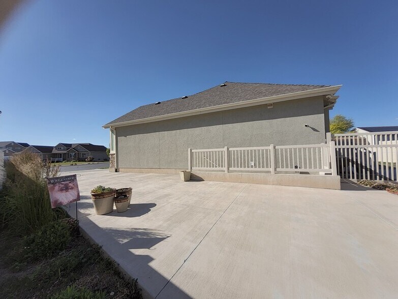 Building Photo - 1199 S 1510 E