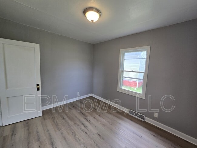 Building Photo - 512 Maynard Ave