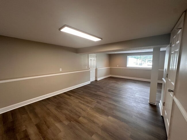 Building Photo - Renovated 5BR/2BA Bi-Level Home with Oversized 2 Car Garage For Rent!