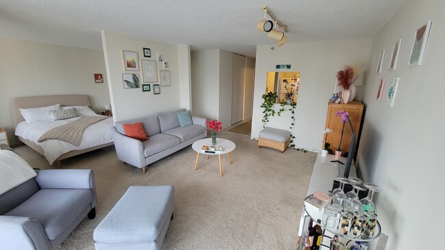 Building Photo - 10 E Ontario St