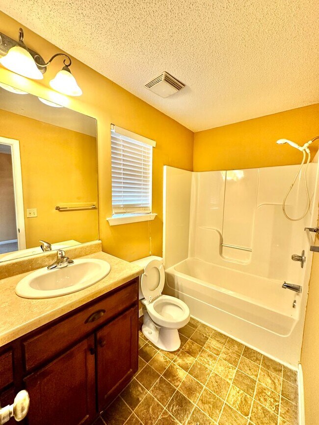 Building Photo - 11424 Oak Arbor Way