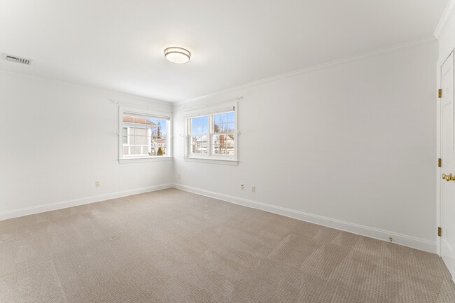 Building Photo - 14 Wakefield Rd