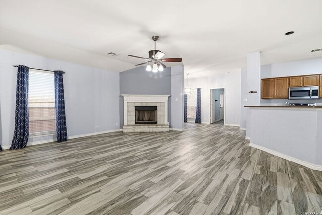 Building Photo - 414 Willow Grove Dr