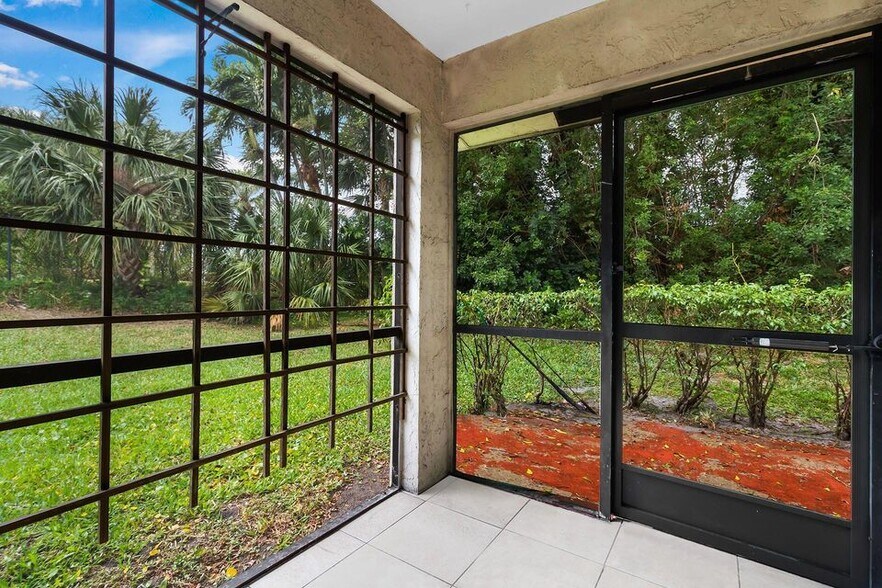 Building Photo - 9 Via de Casas Norte