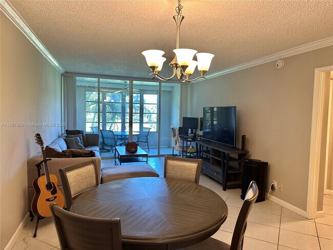 Building Photo - 9441 Evergreen Pl