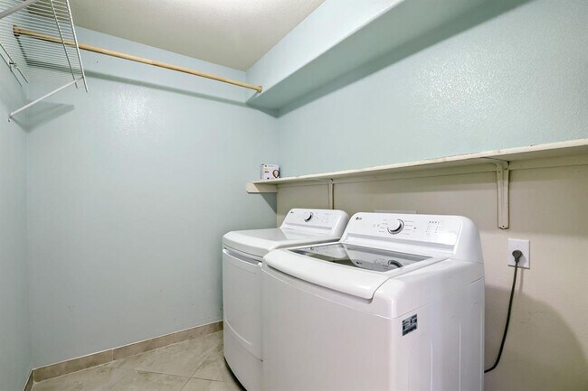 Building Photo - 12307 Waterford Run Way