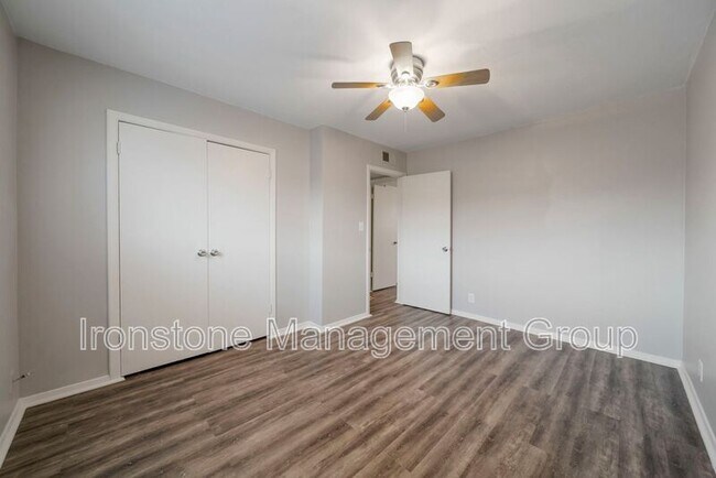 Building Photo - 3636 S Indianapolis Ave